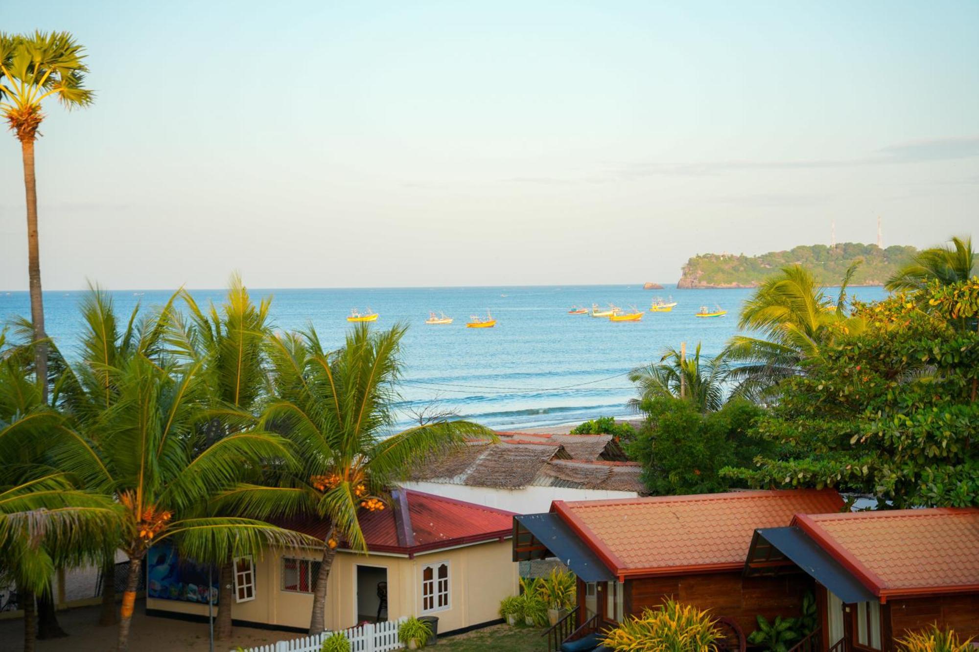 Jkab Beach Resort Trincomalee Eksteriør bilde